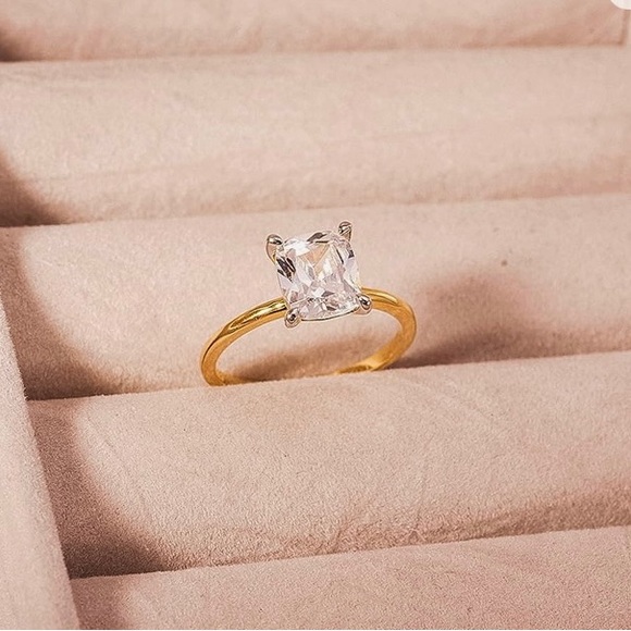 💎Beautiful 2 carat Cushion Cut Solitaire Engagement Ring💎 - Picture 5 of 6